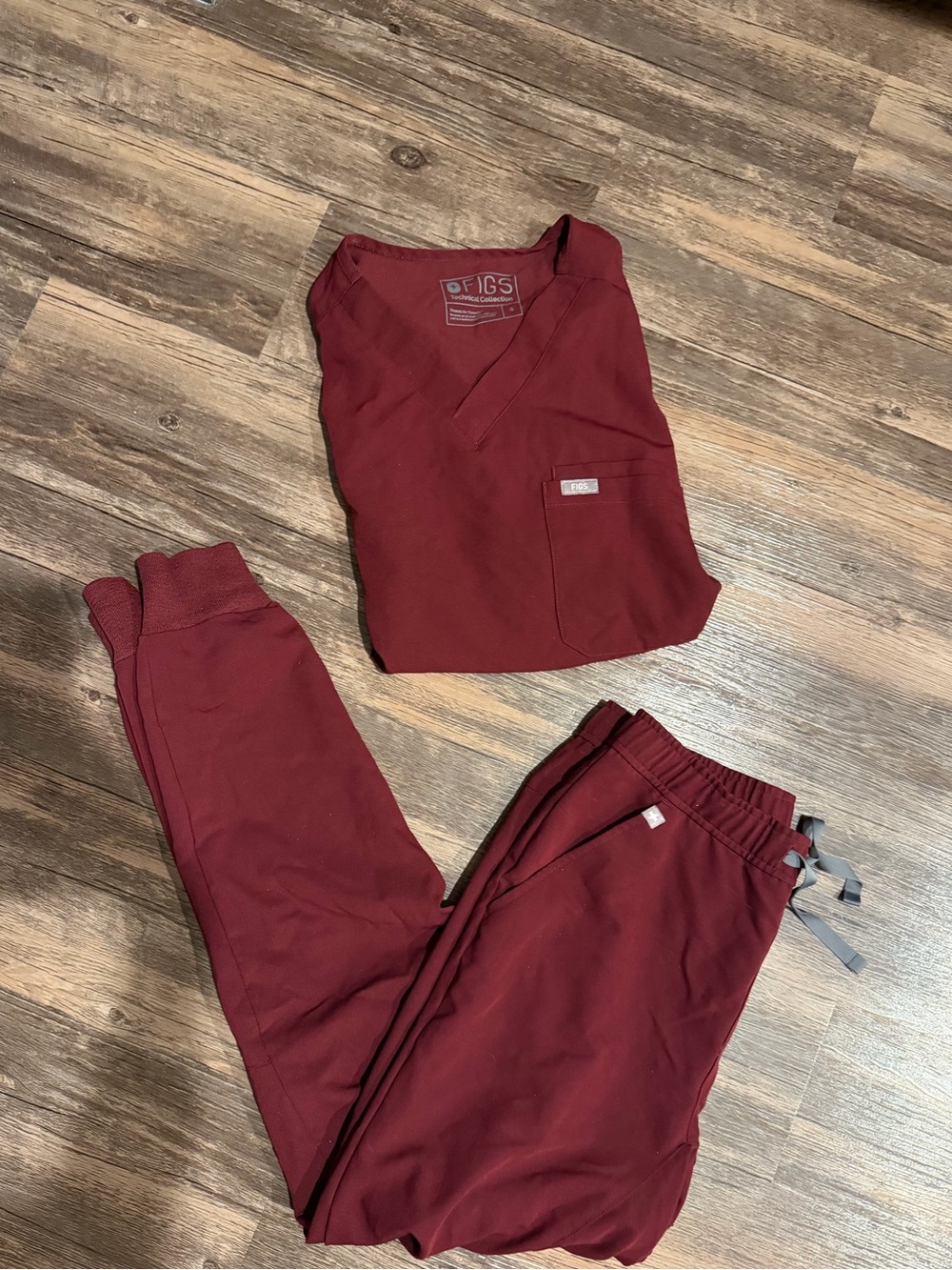 Figs Men’s Maroon V‑Neck Top & Drawstring Jogger Pants
